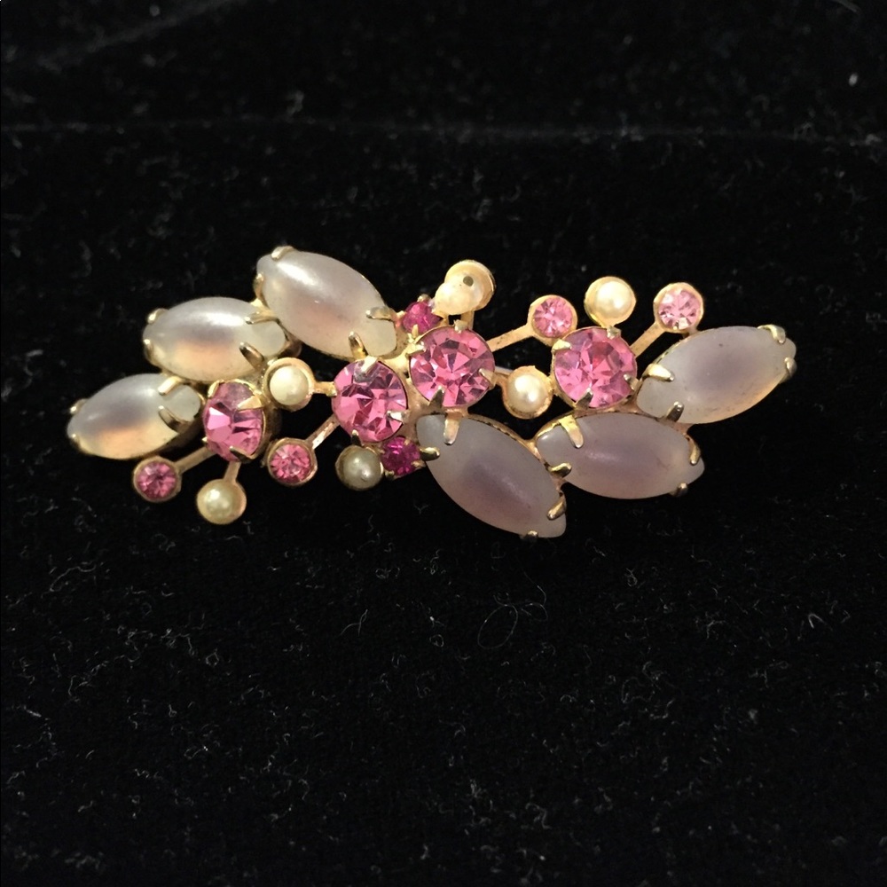 Beautiful Vintage Pink Brooch